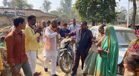 भाजपा समर्पित अपना दल (एस) के संयुक्त प्रत्याशी ने क्षेत्र में किया जनसंपर्क तेज