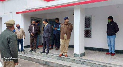 व्यवस्थाओं का जायज़ा लेने निरीक्षण भवन पहुॅचे डीएम व एसएसपी