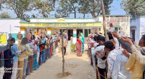 शान्तिपूर्ण मतदान के लिए निरन्तर भ्रमणशील हैं डीएम व एसएसपी