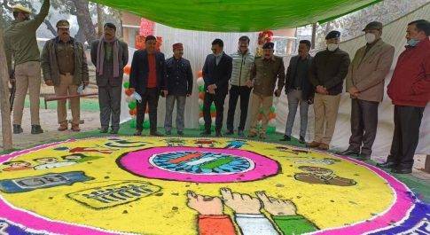 कोविड वैक्सीनेशन में उत्कृष्ट उपलब्धि अर्जित करने पर सम्मानित किये गये 03 एमओआईसी