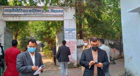 प्रेक्षक बहराइच ने किया बूथों का निरीक्षण