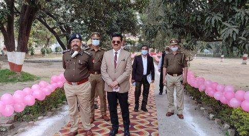 पहले मतदान फिर जलपान का डीएम ने निभाया फर्ज़