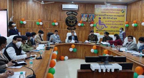 आयुक्त व डीआईजी ने की निर्वाचन तैयारियों की समीक्षा