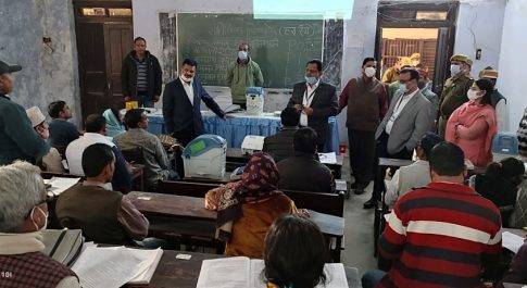 कार्मिक प्रशिक्षण स्थल का डीएम ने प्रेक्षकों के साथ किया निरीक्षण