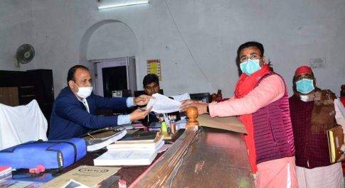 तीन प्रत्याशियों ने दाखिल किये नामांकन पत्र