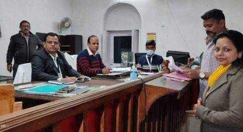 सामान्य प्रेक्षकों ने प्रत्याशियों व उनके अभिकर्ताओं के साथ की बैठक आयोग के दिशा निर्देशों की प्रदान की जानकारी उपलब्ध कराये गये आवश्यक दस्तावेज़