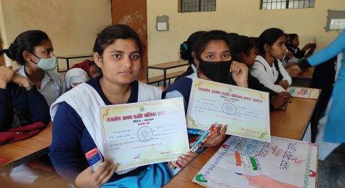 राजकीय आश्रम पद्धति बालिका इंटर कॉलेज रिसिया में दिलायी गयी मतदाता जागरूकता की शपथ