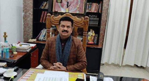 वैक्सीनेशन के प्रथम डोज़ में शतकवीर हुआ जनपद बहराइच डीएम के नेतृत्व में रंग लाया सभी का भगीरथ प्रयास डीएम ने जनपदवासियों से की शत-प्रतिशत मतदान की अपील