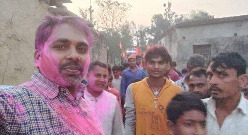 अयोध्या गाँव ग्राम सभा के भाजपा समर्थकों ने जुलूस निकालकर मनाया जीत का जश्न