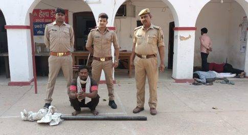 आरा मशीन की साफ्ट चोरी करके ले जाते समय एक चोर को जनता व पुलिस के सहयोग से गिरफ्तार कर लिया गया