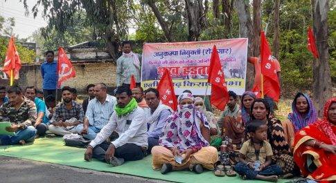 एसईसीएल में अनुकंपा नियुक्ति की मांग : किसान सभा के नेतृत्व में भूख हड़ताल पर बैठे पीड़ित परिवार