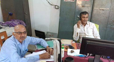 डाकघर में आधार कार्ड न बनने व पैसा न जमा होने की लगातार प्रकाशित खबरों के बाद डाक अधीक्षक ने उप डाक घर रुपईडीहा का किया दौरा
