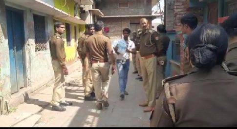 पूर्व नगर पालिका अध्यक्ष नानपारा अब्दुल वाहिद के आवास पर सीबीआई की रेड