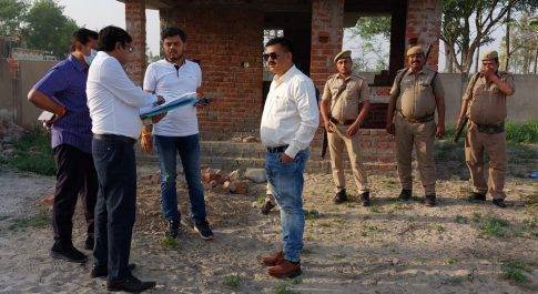 निर्माणाधीन पेयजल परियोजना का डीएम ने किया निरीक्षण