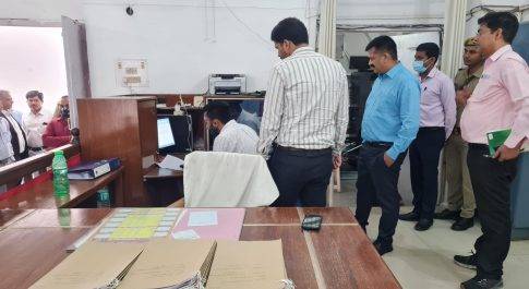 कार्मिकों के स्थायीकरण के लिए आयोजित हुई टंकण परीक्षा