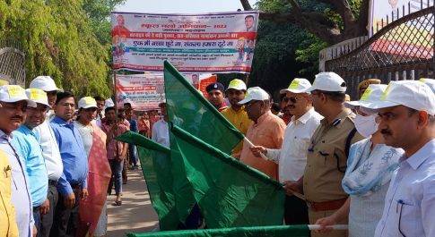 गेंदघर मैदान से पुलिस लाइन तक निकाली गयी स्कूल चलों अभियान की भव्य रैली
