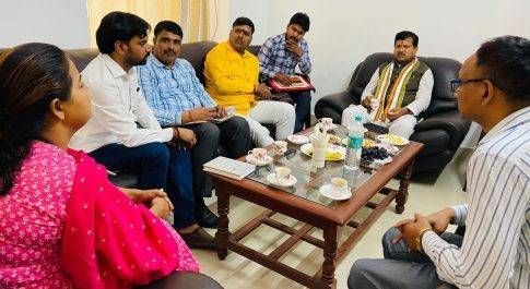 राज्य मंत्री ने विभागीय अधिकारियों के साथ की समीक्षा बैठक