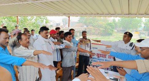 नानपारा बस स्टैण्ड पर आयोजित हुआ यातायात जागरूकता कार्यक्रम