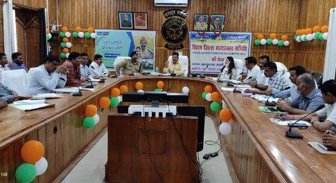 शिक्षण संस्थाओं द्वारा अधोमानक वाहनों के संचालन पर होगी कड़ी कार्रवाई: डीएम