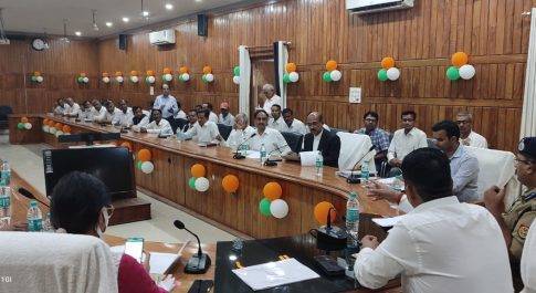लम्बित वादों में प्रभावी पैरवी कर अधिक से अधिक अभियुक्तों को सजा दिलायी जाय: डीएम