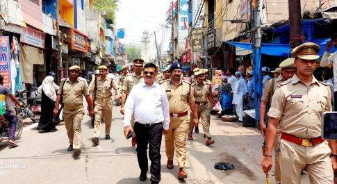 शान्ति व्यवस्था के मद्देनज़र भ्रमणशील रहे डीएम व एसएसपी