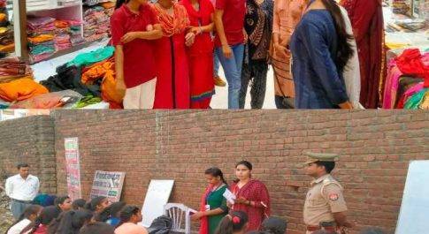 बृजमनगंज।एंटी रोमियो द्वारा माल मे एवं बालिकाओं को जागरुक किया गया