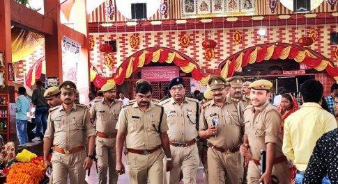बृजमनगंज।नवरात्रि के प्रथम दिन एसपी ने लिया लहरा मंदिर का जायजा