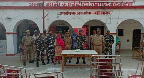 पुलिस व एसएसबी की संयुक्त टीम ने 123 ग्राम स्मैक के साथ एक महिला को किया गिरफ्तार