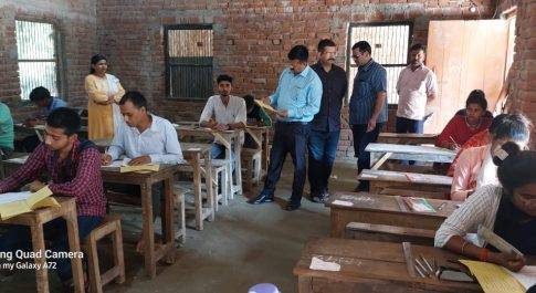 जिलाधिकारी व वरिष्ठ पुलिस अधीक्षक ने किया परीक्षा केन्द्रों का निरीक्षण प्रश्न पत्रों के रख-रखाव व सीसीटीवी कैमरों की क्रियाशीलता का लिया जायजा