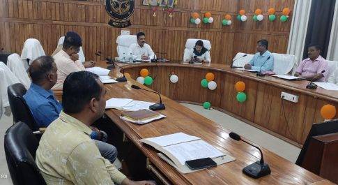 डीएम की अध्यक्षता में सम्पन्न हुई जिला स्तरीय समिति की बैठक
