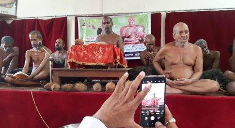 आचार्य श्री सुनील सागर जी महाराज का मंगल प्रवेश काकरोली हुआ
