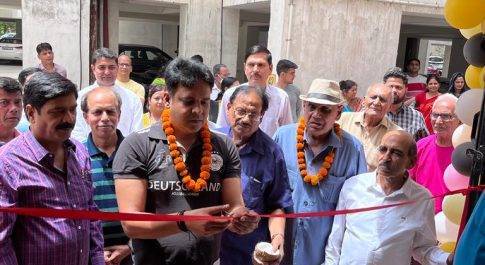 स्विमिंग पूल का किया गया उद्घाटन, शिखर एन्क्लेव में तैराकी के शौक़ीन लोगों को मिलेगा लाभ, दो साल के बाद क्लब हाउस में खोला गया तरण ताल