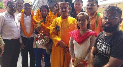 गोल्डेन गर्ल आदित्या यादव का प्रथम नगर आगमन पर हुआ भव्य स्वागत