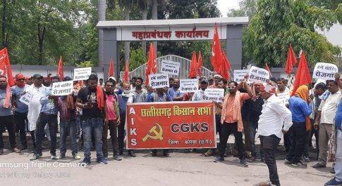 विस्थापित बेरोजगारों को रोजगार की मांग : किसान सभा ने किया एसईसीएल के कुसमुंडा मुख्यालय का घेराव, लगाया रोजगार बेचने का आरोप, दी 25 को खदान बंद की चेतावनी