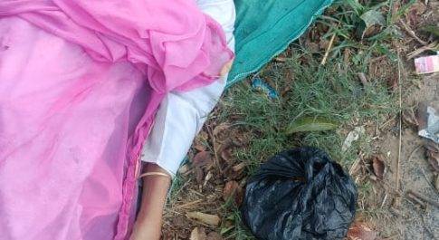 गोपाल फारम के पास पड़ा है बुजुर्ग महिला का अज्ञात शव, पुलिस मौजूद