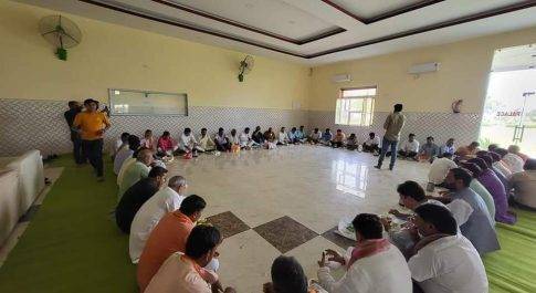 भाजपा किसान मोर्चा महानगर अध्यक्ष पंकज भारद्वाज के नेतृत्व में किया टिफिन सह भोज बैठक का आयोजन