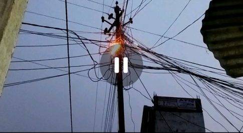आये दिन जर्जर विद्युत केबिल जलने से कस्बे लोग बेहाल