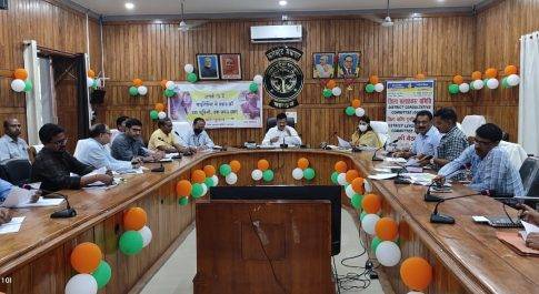 डीएम की अध्यक्षता में सम्पन्न हुई विकास कार्यों की मासिक समीक्षा बैठक