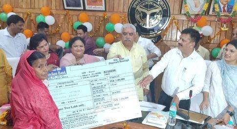 मंत्री राकेश सचान ने विकास प्रदर्शनी का किया उद्घाटन