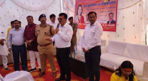 लक्ष्मनपुर मटेही में अमृत पंचवटी वाटिका का डीएम व एसएसपी ने किया उद्घाटन ,भूसा दानवीरों को किया गया सम्मानित
