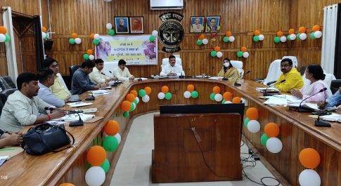 किसान क्रेडिट कार्ड बनाने में फिसड्डी बैंकों के विरूद्ध होगी कार्रवाई: डीएम