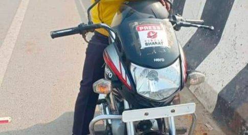 पत्रकार की बाइक घर के दरवाजे से गायब,आए दिन शहर में बढ़ रही है बाइक चोरी की वारदात।