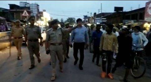 उपजिलाधिकारी ने कस्बे में अनाधिकृत रूप से खड़ी 6 गाड़ियों को किया सीज