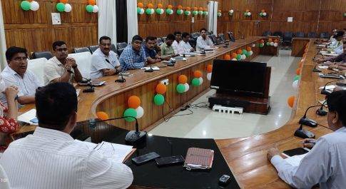 योग माह में 10 लाख लोगों को योग से जोड़ने का लक्ष्य  कार्य योजना तैयार करने के विभागों को दिये गये निर्देश  जनपद मुख्यालय से ग्राम स्तर तक योग कराने की होगी व्यवस्था