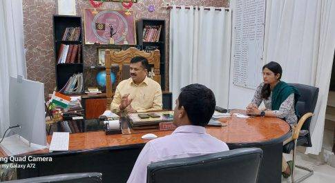 घर की छत पर पक्षियों के लिए करें पानी व दाने का प्रबन्ध, घर आया मेहमान पक्षी भूखा प्यासा न लौटे: डीएम