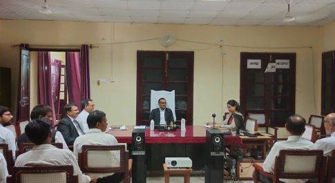 विशेष लोक अदालत के सफल आयोजन के सम्बंध में बैठक सम्पन्न जनपद न्यायाधीश द्वारा अधिक से अधिक वादों के निस्तारण कराने के दिये गये निर्देश