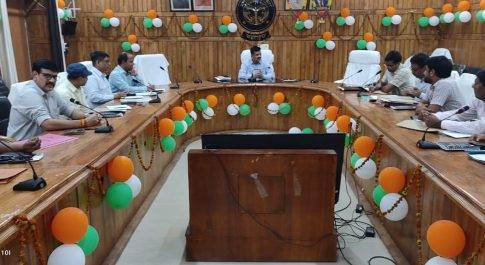 डीएम की अध्यक्षता में सम्पन्न हुई रेडक्रास सोसायटी की बैठक
