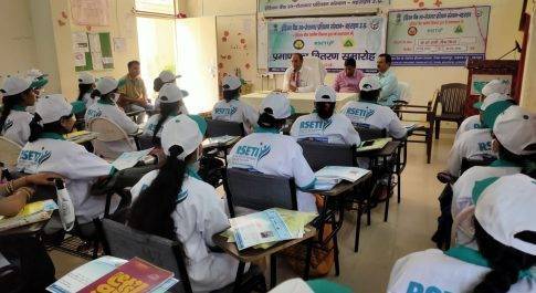 महिला सशक्तिकरण में आरसेटी का एक और कदम बी0सी0 सखी (बैंक मित्र) प्रशिक्षण कार्यक्रम का समापन