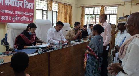 जिलाधिकारी की अध्यक्षता में नानपारा में सम्पन्न हुआ सम्पूर्ण समाधान दिवस