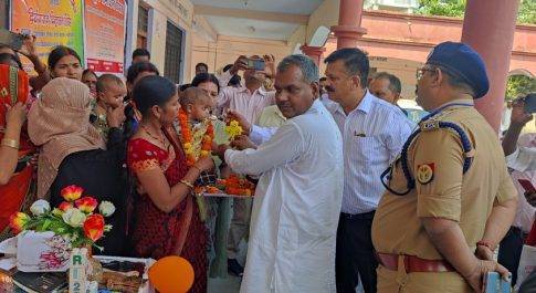 सम्पूर्ण समाधान दिवस पर लगाये गये स्टालों का विधायक नानपारा ने किया निरीक्षण 06 गर्भवती महिलाओं व 02 बच्चों का कराया गया अन्नप्रासन